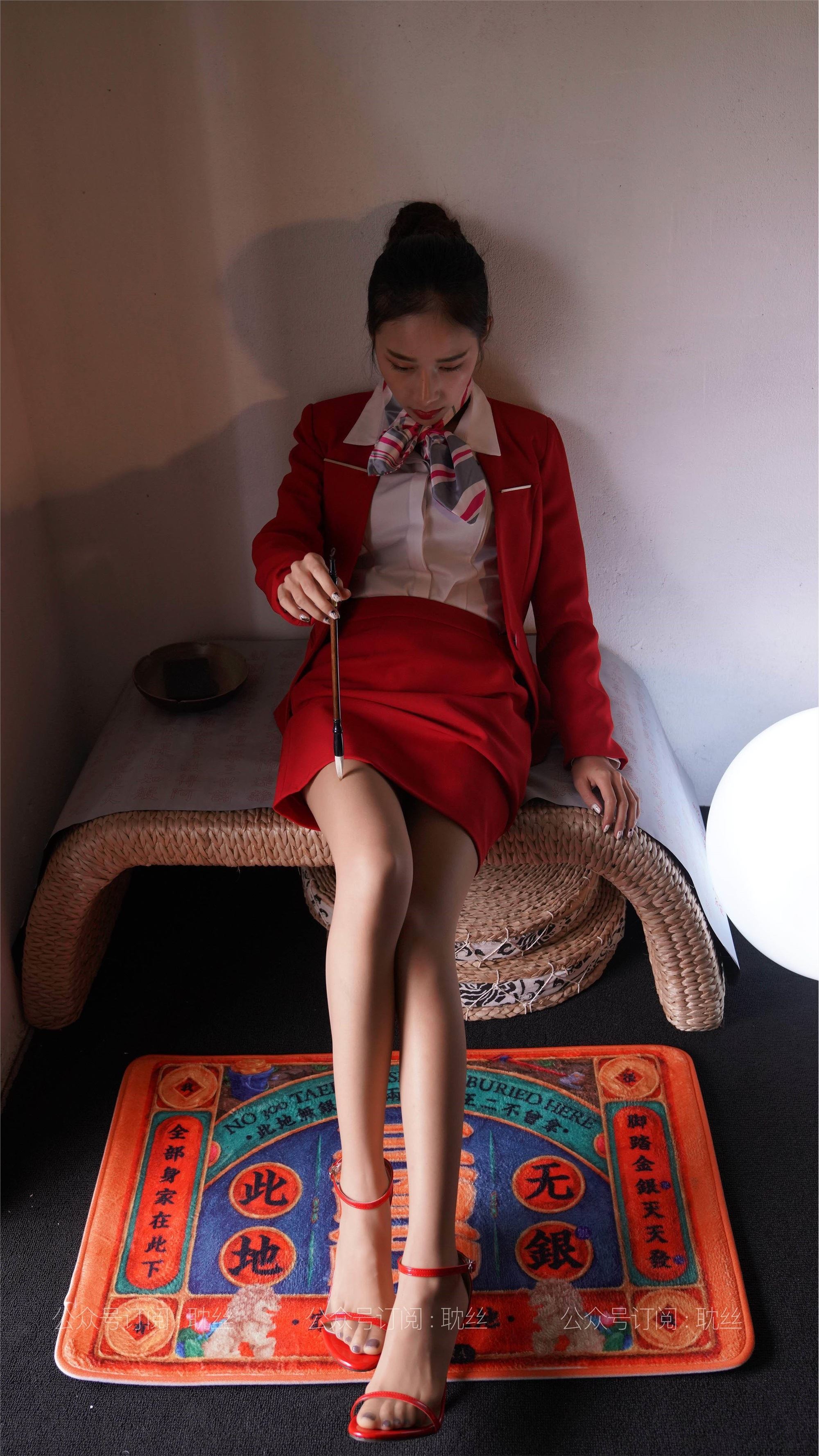 IESS异思趣向 - 模特：美子《红衣领班》